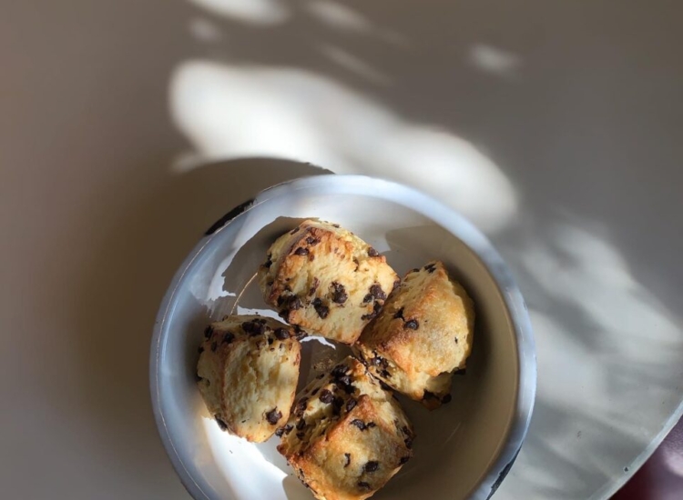 チョコチップスコーン | 商品一覧 | まどパン まどカフェ | 江津本店